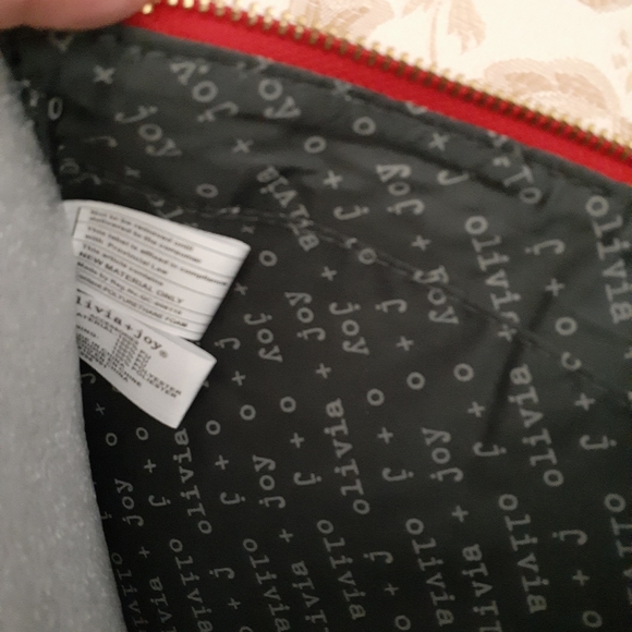 NWT**Olivia+Joy red vegan clutch bag w/zipper - Picture 5 of 5